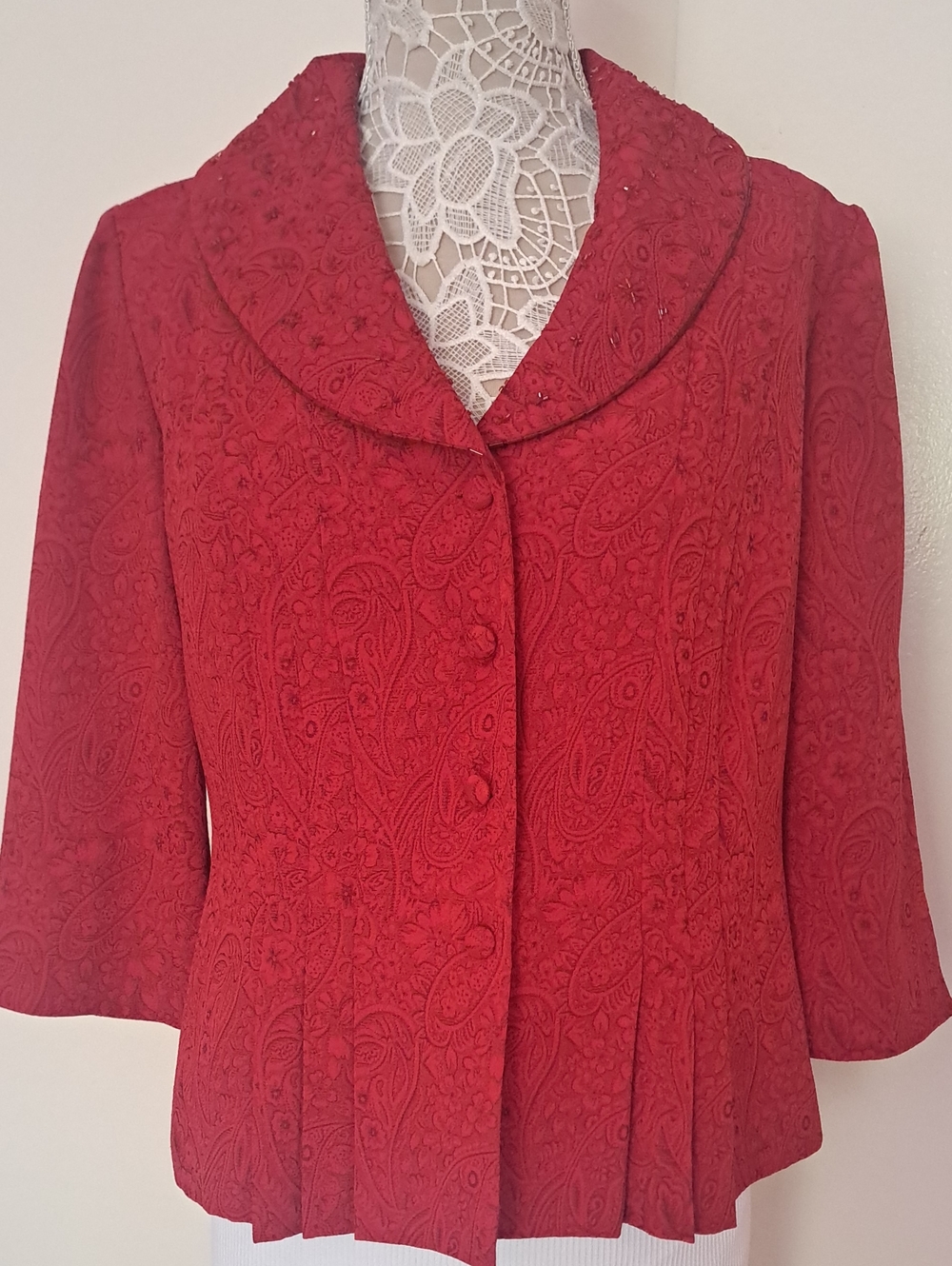 J. Taylor Red Paisley Jacquard Blazer Jacket 3/4 Sleeve Beaded Shawl Collar
